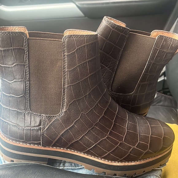 Madewell Ivy Chelsea Boot in Croc Embossed Leather - Dark Coffee Size 8 - Picture 5 of 9